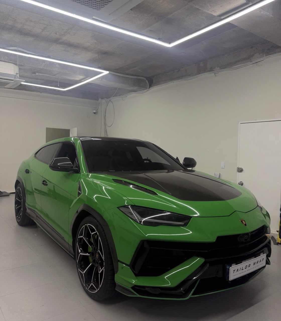 Green Lamborghini Urus project